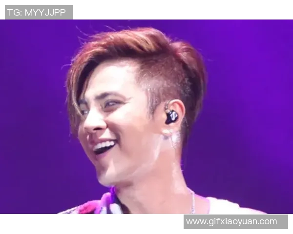 足球明星换发型大变身P图技术助力时尚新风潮