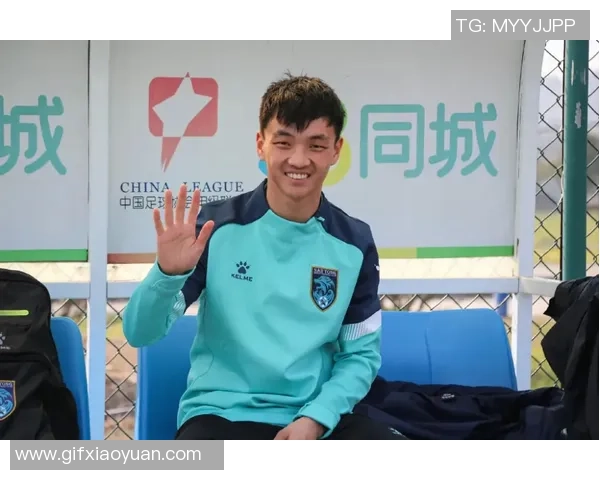 杨明足球明星的成长历程与精彩瞬间全景展示 杨明足球明星的成长历程与精彩瞬间全景展示