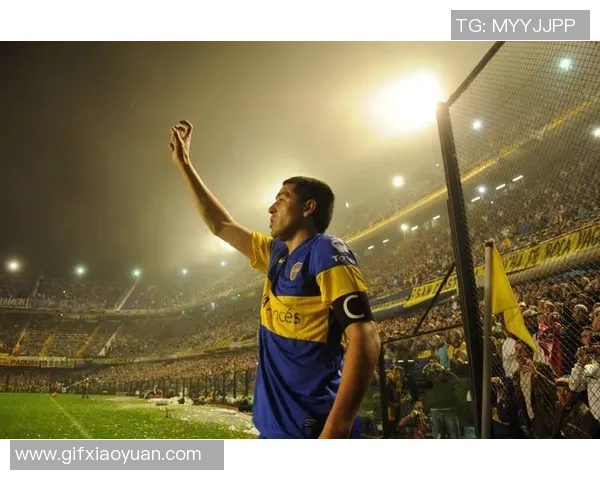 剪发后的足球明星们展现新形象与风格的精彩瞬间