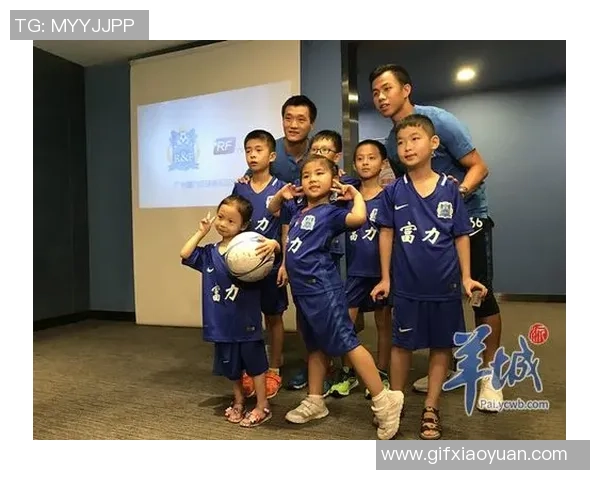 漫画足球明星与小孩的梦想之旅一起追逐绿茵场上的荣耀与友谊